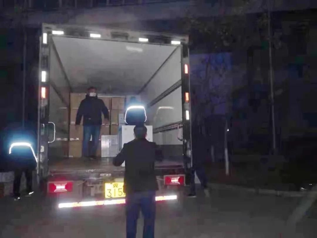 這樣深夜連續(xù)作業(yè)，已堅(jiān)持了多日